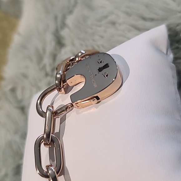 Michael Kors Gold heart lock link chain bracelet - Picture 3 of 11